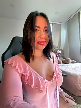 HannaBeckett online show from November 2025 12:05:02 PM