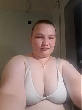 Jullia000 online show from August 2026 09:06:01 PM