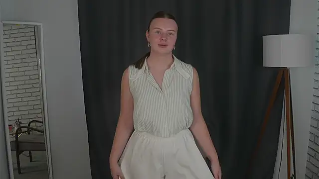 Snapshot of IsobelBoderick chatting on August 2026 05:21:02 AM IsobelBoderick online show from August 2026 05:21:02 AM