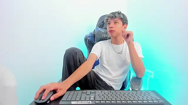 Snapshot of JeanLuc_Live chatting on August 2026 06:04:01 AM JeanLuc Live online show from August 2026 06:04:01 AM