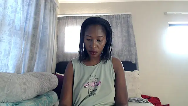 Snapshot of leanna23 chatting on October 2025 04:44:01 AM leanna23 online show from October 2025 04:44:01 AM