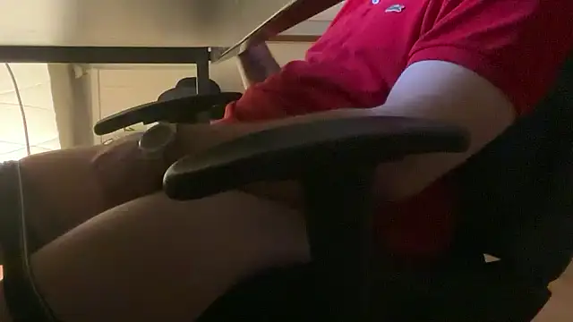 carlooos12 online show from February 2026 05:33:01 PM