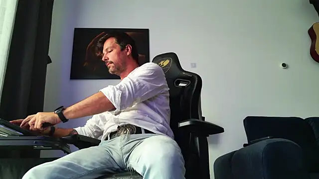 ChrisKox online show from July 2026 04:04:01 AM