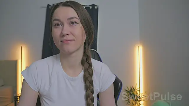 SweetPulse online show from December 2025 04:36:01 PM