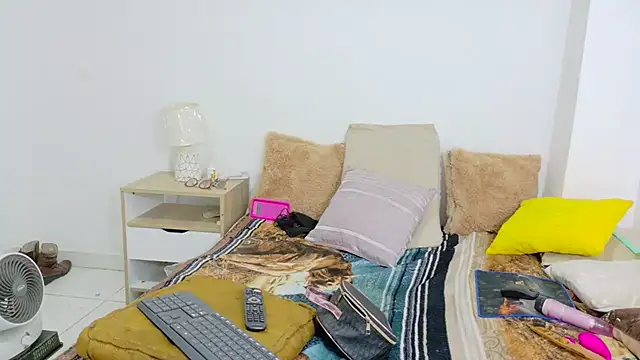 irisconde online show from March 2026 08:26:01 PM