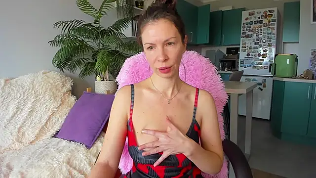 ChristinaGlory online show from April 2026 06:18:01 AM