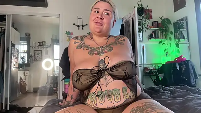 Snapshot of Sad1st1kSadie chatting on December 2024 09:31:02 PM Sad1st1kSadie online show from December 2024 09:31:02 PM