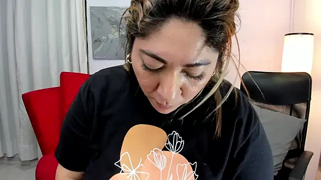kendra fire online show from May 2026 01:13:01 AM