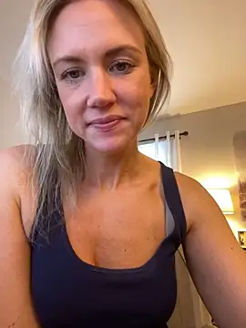 Kay Cakes online show from December 2024 08:11:01 PM