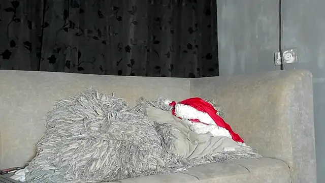 Snapshot of SandraGoldstein chatting on December 2025 05:20:01 PM SandraGoldstein online show from December 2025 05:20:01 PM