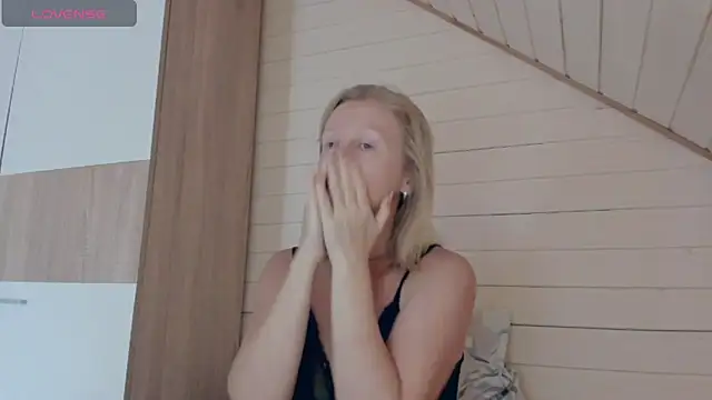 Snapshot of I_AM_MILF chatting on October 2025 07:08:02 AM I AM MILF online show from October 2025 07:08:02 AM