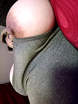 Snapshot of Honey_Lucy1 chatting on September 2025 10:37:01 PM Honey Lucy1 online show from September 2025 10:37:01 PM