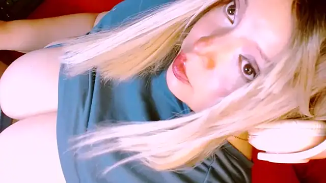 Snapshot of Honey_Lucy1 chatting on April 2026 01:30:01 AM Honey Lucy1 online show from April 2026 01:30:01 AM