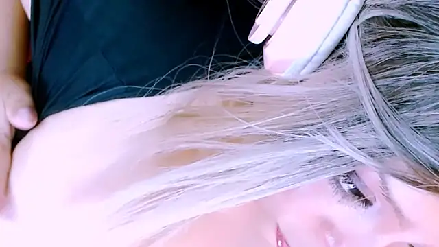 Snapshot of Honey_Lucy1 chatting on April 2026 02:47:02 AM Honey Lucy1 online show from April 2026 02:47:02 AM