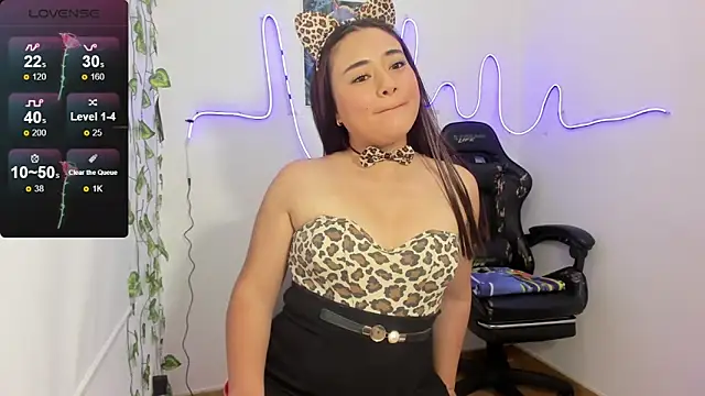 Snapshot of ReyleDoll chatting on October 2025 11:34:01 PM ReyleDoll online show from October 2025 11:34:01 PM