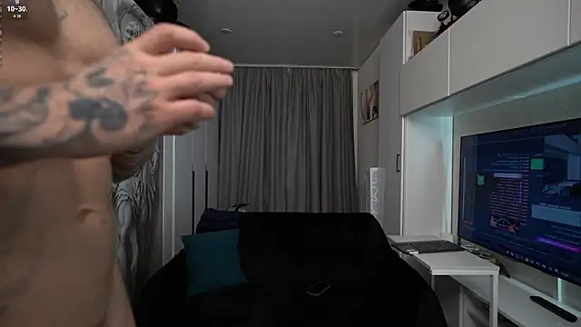 NickHOWLEN online show from April 2026 11:33:01 AM