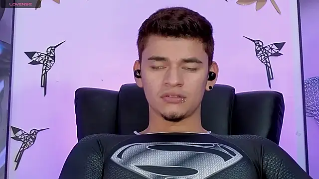 Snapshot of VikoHands chatting on March 2025 01:00:02 AM VikoHands online show from March 2025 01:00:02 AM