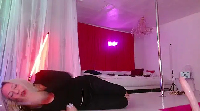 Snapshot of Sweet-Ginger chatting on December 2024 03:13:02 AM Sweet-Ginger online show from December 2024 03:13:02 AM