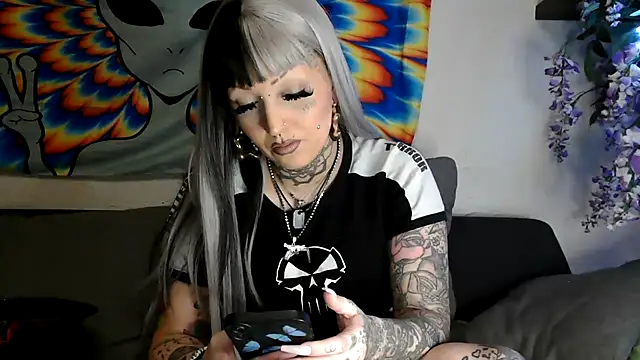 Snapshot of RoxxyInk chatting on January 2025 08:05:01 AM RoxxyInk online show from January 2025 08:05:01 AM