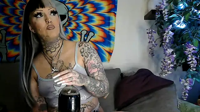 Snapshot of RoxxyInk chatting on January 2025 10:02:01 PM RoxxyInk online show from January 2025 10:02:01 PM