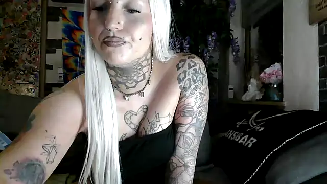 Snapshot of RoxxyInk chatting on September 2025 07:30:02 AM RoxxyInk online show from September 2025 07:30:02 AM