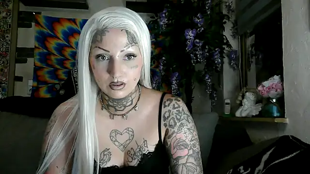 Snapshot of RoxxyInk chatting on September 2025 09:26:01 PM RoxxyInk online show from September 2025 09:26:01 PM