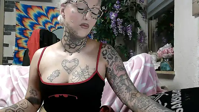 Snapshot of RoxxyInk chatting on October 2025 09:26:02 PM RoxxyInk online show from October 2025 09:26:02 PM