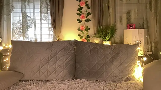 Snapshot of Monageil chatting on November 2025 12:27:01 PM Monageil online show from November 2025 12:27:01 PM