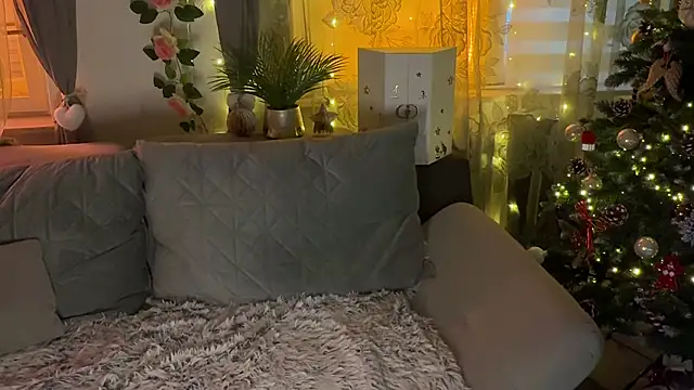 Snapshot of Monageil chatting on December 2025 03:40:02 PM Monageil online show from December 2025 03:40:02 PM