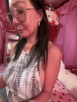 Snapshot of sweetieme chatting on February 2025 02:04:01 AM sweetieme online show from February 2025 02:04:01 AM