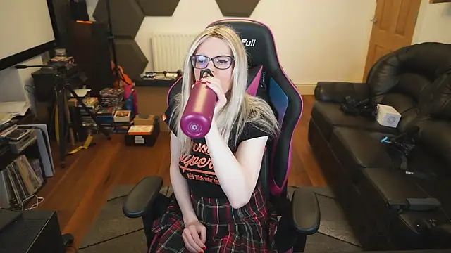 Snapshot of KelseyCobalt chatting on December 2024 09:48:01 PM KelseyCobalt online show from December 2024 09:48:01 PM