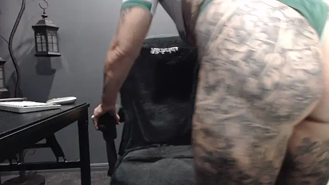 poisonivyx online show from February 2026 01:02:01 AM