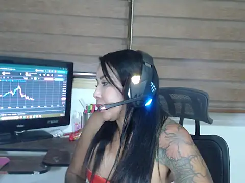 Snapshot of ERIKA-THEDOLL chatting on September 2025 01:31:02 AM ERIKA-THEDOLL online show from September 2025 01:31:02 AM