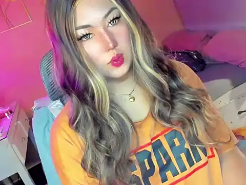 HOTnWILDalice online show from December 2025 03:00:02 AM