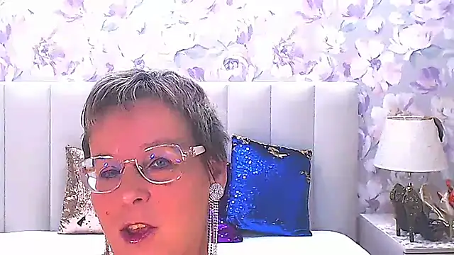 MilfyMommyXX online show from November 2025 04:45:02 AM