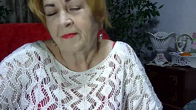 Emma52610 online show from December 2024 05:35:02 PM