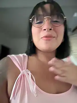 Snapshot of DannaaMeliza chatting on December 2024 12:06:01 PM DannaaMeliza online show from December 2024 12:06:01 PM