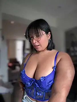 Snapshot of DannaaMeliza chatting on December 2024 11:54:02 AM DannaaMeliza online show from December 2024 11:54:02 AM