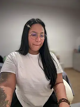 Snapshot of DannaaMeliza chatting on January 2025 01:09:01 PM DannaaMeliza online show from January 2025 01:09:01 PM