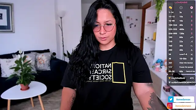 Snapshot of DannaaMeliza chatting on October 2025 08:53:01 AM DannaaMeliza online show from October 2025 08:53:01 AM