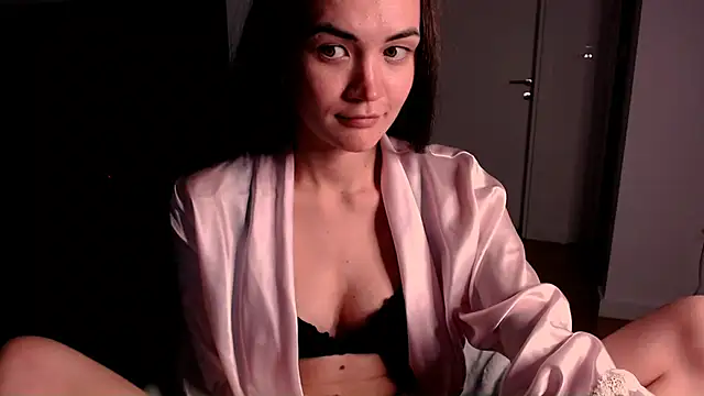 EvelynGG online show from November 2025 09:47:01 PM