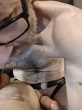 ROBERT0516 online show from May 2026 12:04:02 PM