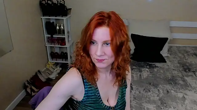 FoxySophia online show from May 2026 06:24:02 PM