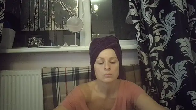 LindaStarS online show from December 2025 06:17:01 PM