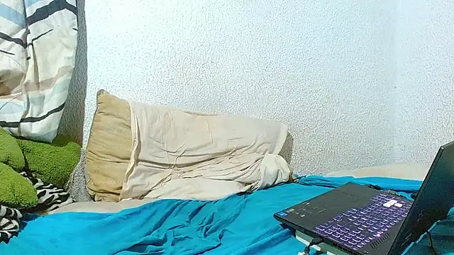 Snapshot of biglatin80 chatting on January 2025 06:01:02 AM biglatin80 online show from January 2025 06:01:02 AM