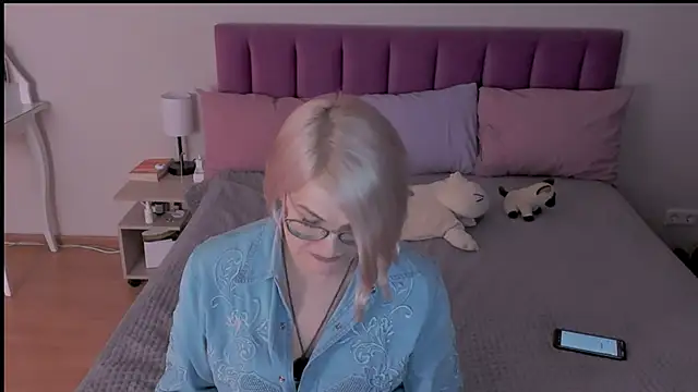 sabrinamacmarren online show from March 2025 11:01:02 PM