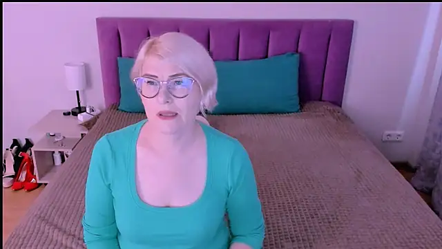 sabrinamacmarren online show from September 2025 02:39:02 PM