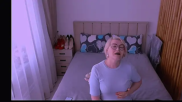 sabrinamacmarren online show from May 2026 04:04:02 PM
