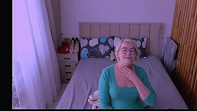 sabrinamacmarren online show from May 2026 01:52:02 PM