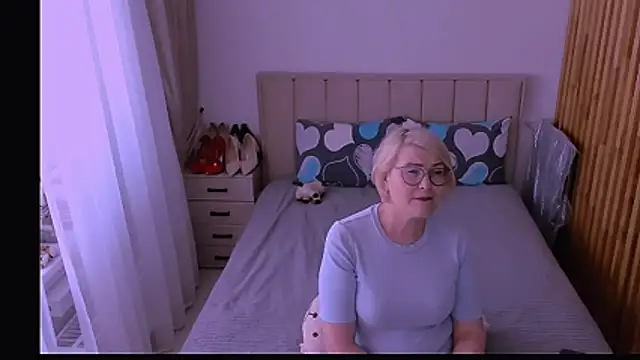sabrinamacmarren online show from May 2026 02:03:01 PM